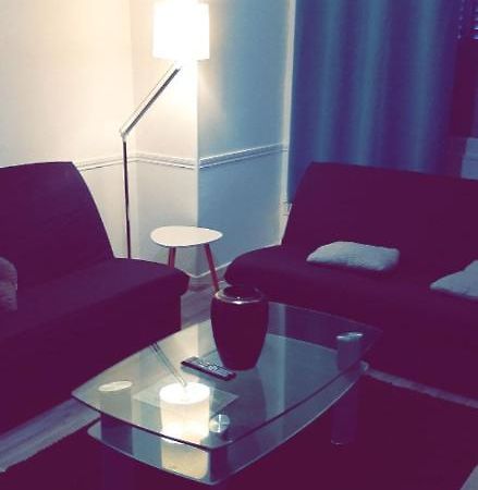Appartement 48M2 Pour 6 Personnes Au Centre Ville Historique Avec Parking Gratuit Et Une Borne De Recharge Pour Voiture A 10 Metres アヴァヨン エクステリア 写真