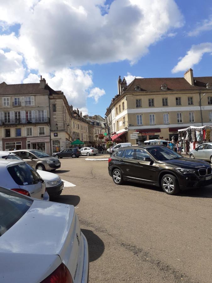Appartement 48M2 Pour 6 Personnes Au Centre Ville Historique Avec Parking Gratuit Et Une Borne De Recharge Pour Voiture A 10 Metres アヴァヨン エクステリア 写真