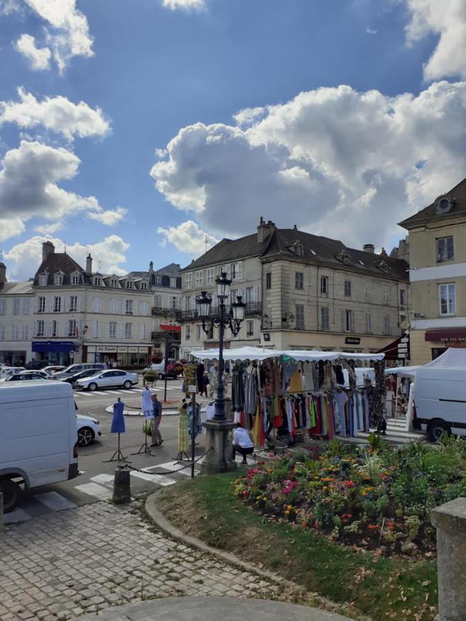 Appartement 48M2 Pour 6 Personnes Au Centre Ville Historique Avec Parking Gratuit Et Une Borne De Recharge Pour Voiture A 10 Metres アヴァヨン エクステリア 写真