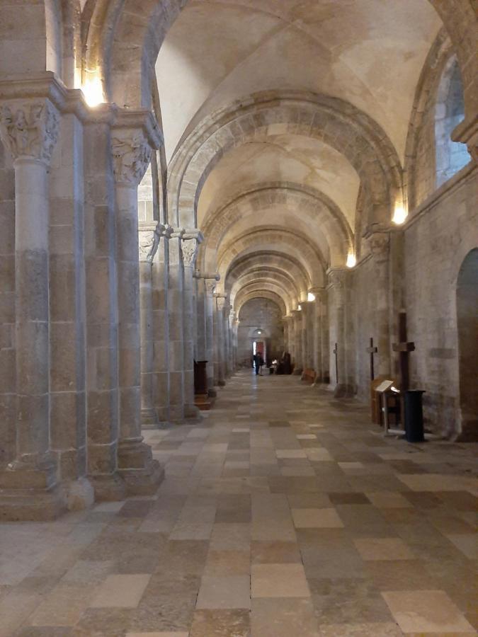 Appartement 48M2 Pour 6 Personnes Au Centre Ville Historique Avec Parking Gratuit Et Une Borne De Recharge Pour Voiture A 10 Metres アヴァヨン エクステリア 写真